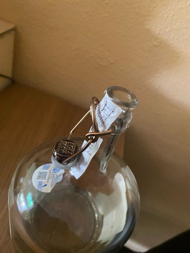 Botella Poli Cleopatra Grappa con cierre