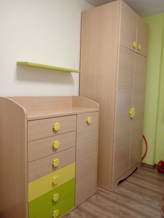Habitación infantil unisex solo muebles. 