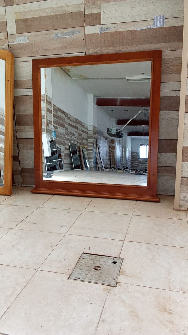 Espejo de madera para baño
