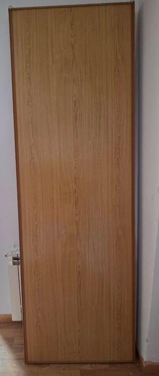 Puertas de armario empotrado madera.