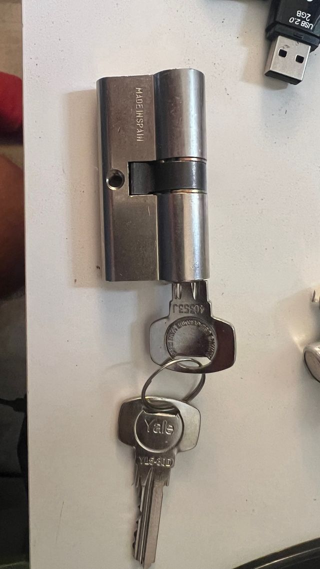 Bombín Yale 6cm con 2 llaves