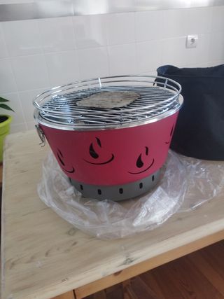 Barbacoa de mesa color rojo,con bolsa  transporte