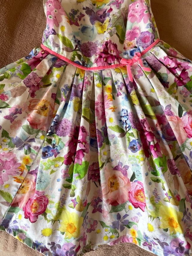 Precioso vestido floral niña