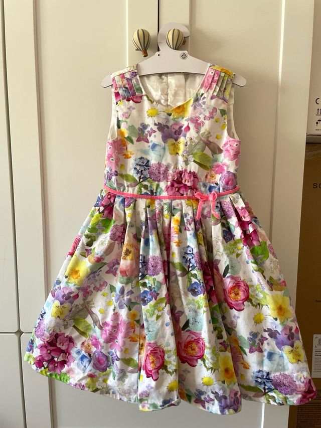 Precioso vestido floral niña