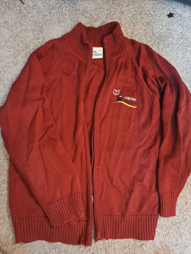 Varias prendas Colegio Hélade