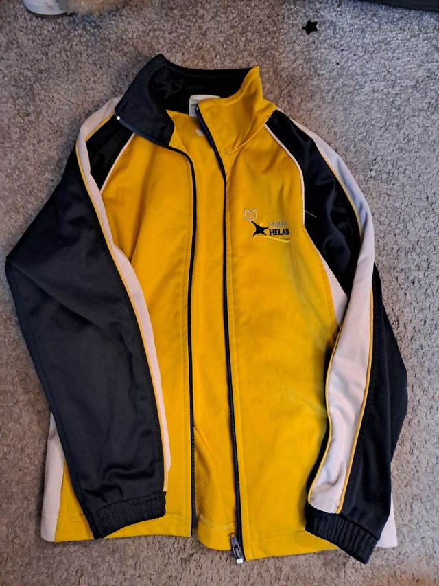 Varias prendas Colegio Hélade