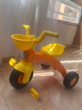 Triciclo infantil amarillo, bici, como nuevo 