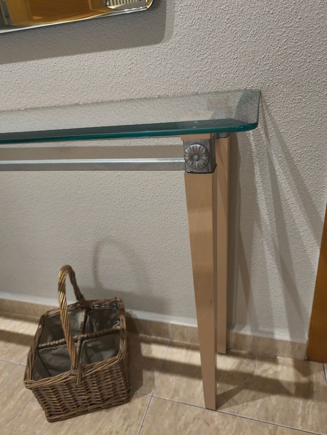 Recibidor de cristal y madera