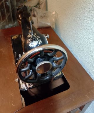 Máquina de coser Singer antigua con mueble de made