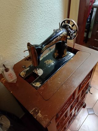 Máquina de coser Singer antigua con mueble de made