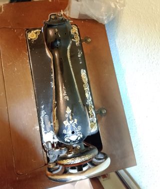 Máquina de coser Singer antigua con mueble de made