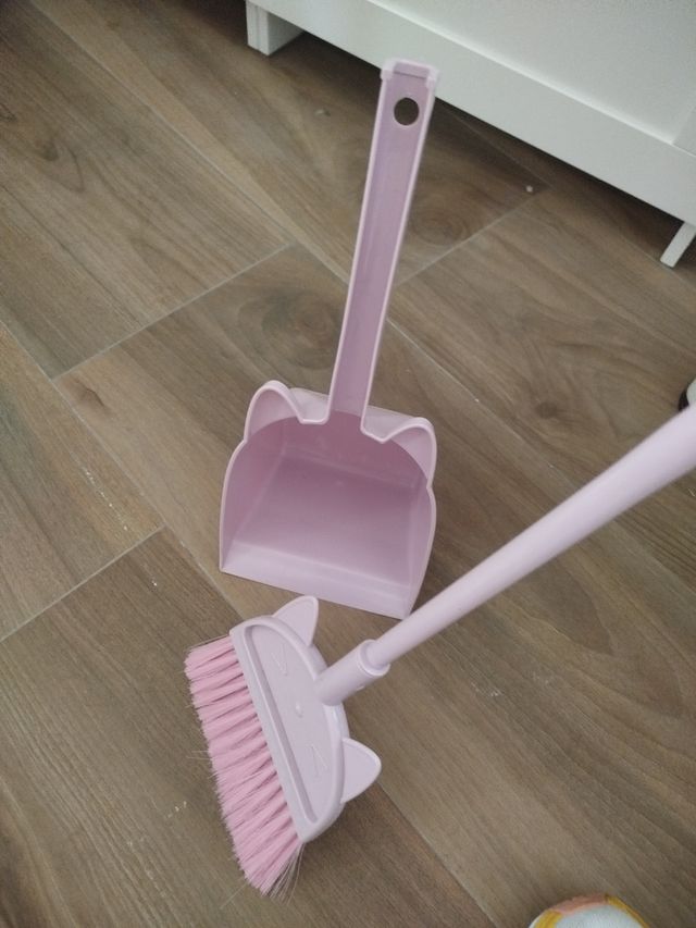 Mini escoba y recogedor de juguete