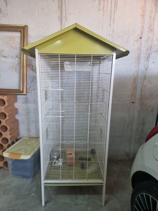 Jaula para pájaros verde oliva y blanca