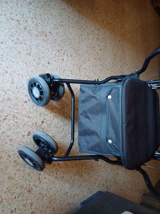 Carro andador con reposabrazos y cesto compra