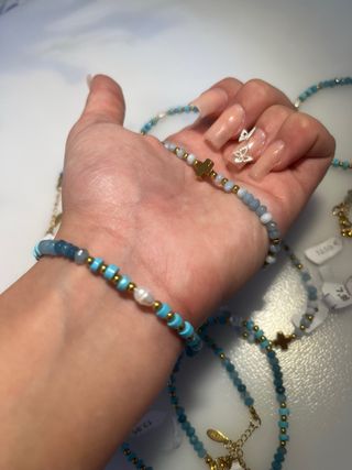 Pulsera de cuentas turquesa y dorada
