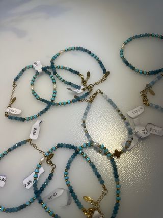 Pulsera de cuentas turquesa y dorada