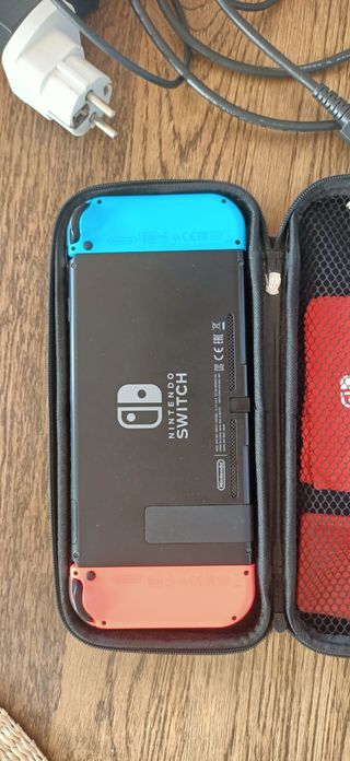 Nintendo Switch con juegos, funda y mando