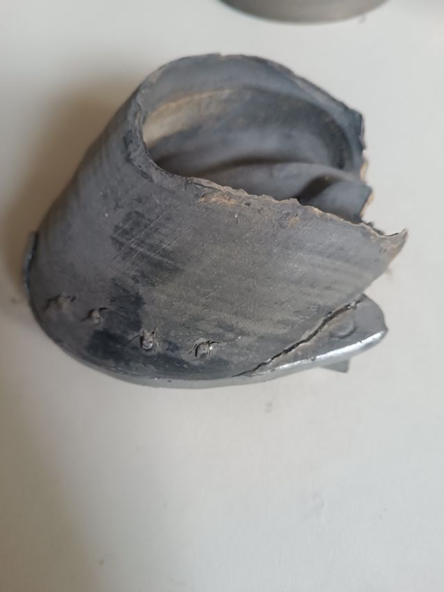 Soprammobile a forma di zoccolo