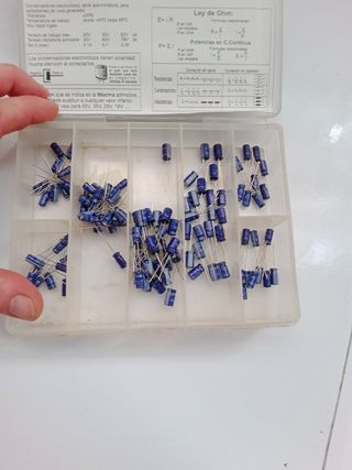 Estuche Condensadores Electrolíticos CEBEK 94.38