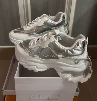 Zapatillas Plata y Blancas