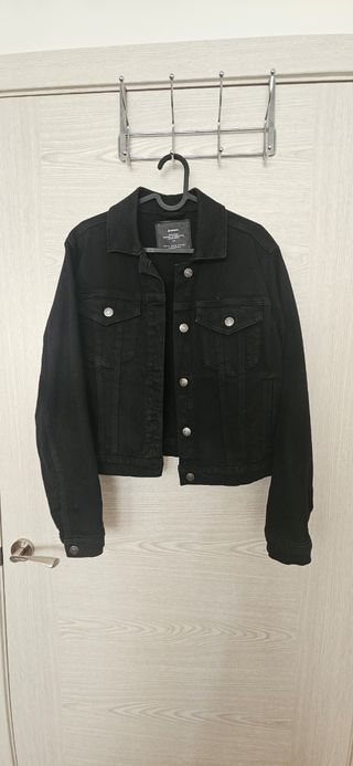 Chaqueta vaquera negra Stradivarius