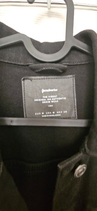 Chaqueta vaquera negra Stradivarius