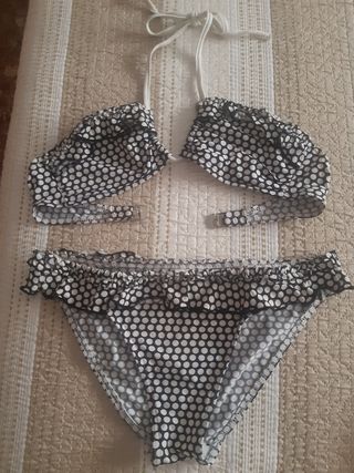Bikini lunares blanco y negro