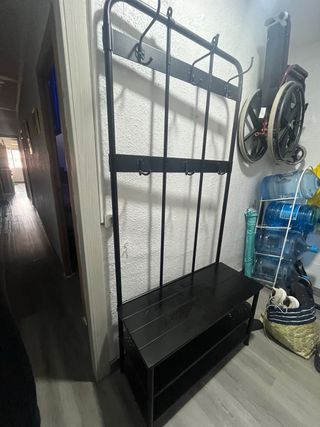Perchero y zapatero negro