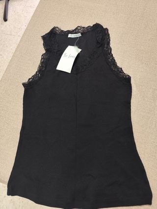 Camiseta sin mangas Tex Leaves negra con encaje