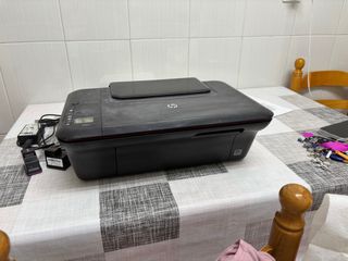 Impresora HP Negra con tinta