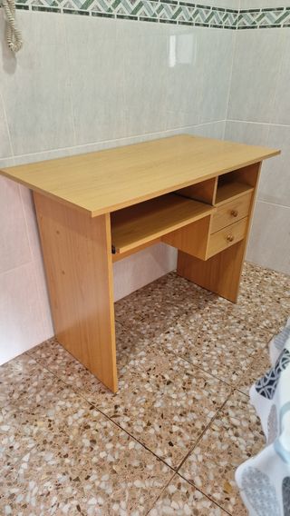 Escritorio madera para ordenador y estudio