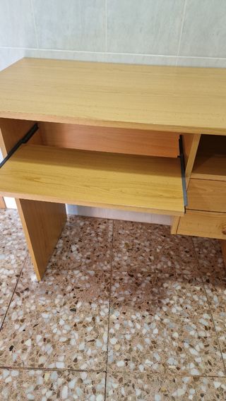 Escritorio madera para ordenador y estudio
