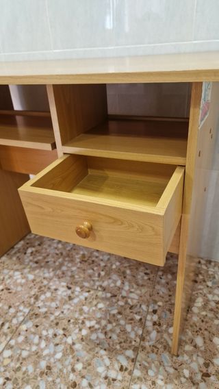 Escritorio madera para ordenador y estudio
