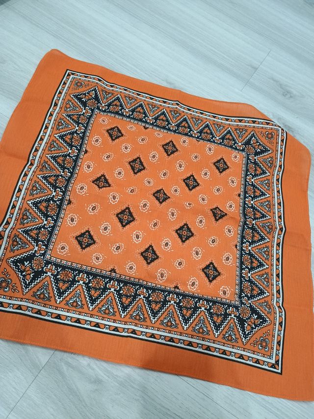 Pañuelo estilo mexicano naranja y negro