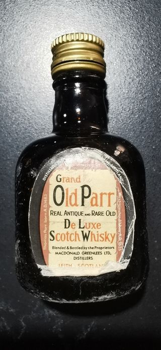 7 bottiglie da collezione assortite