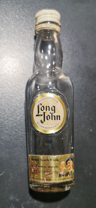 7 bottiglie da collezione assortite