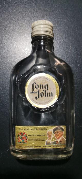 7 bottiglie da collezione assortite