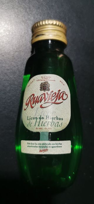 7 bottiglie da collezione assortite