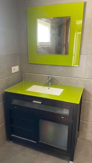 Mueble de baño moderno verde