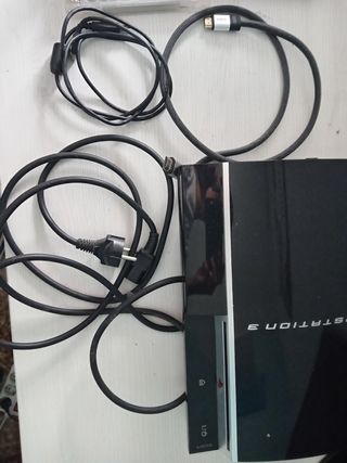 Playstation 3 Fat Negra + 2 Mandos y 7 Juegos