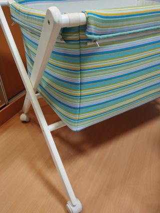 Minicuna y ropa de minicuna