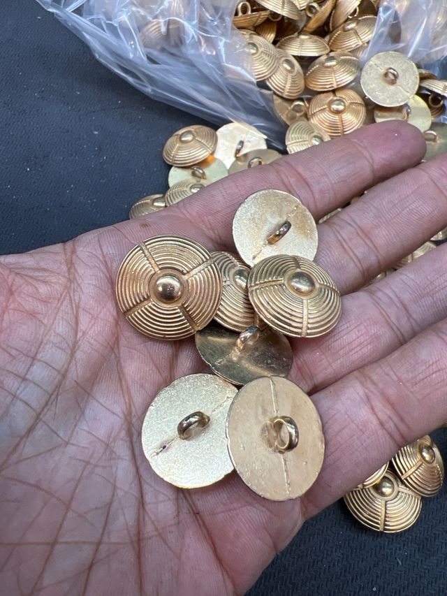 lotto di 250 Bottoni oro metallo rigati 2cm