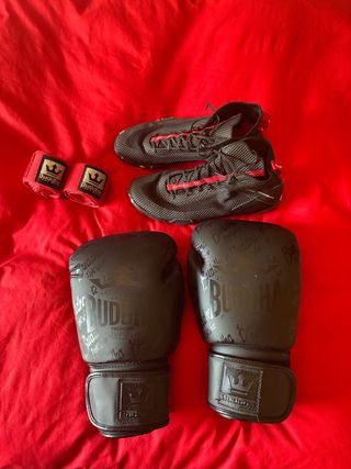 Kit de Boxeo Buddha: Guantes y Vendas. Botas