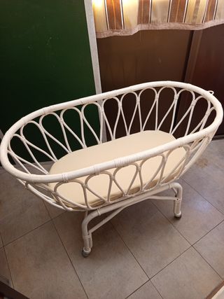 Cuna de bebé blanca