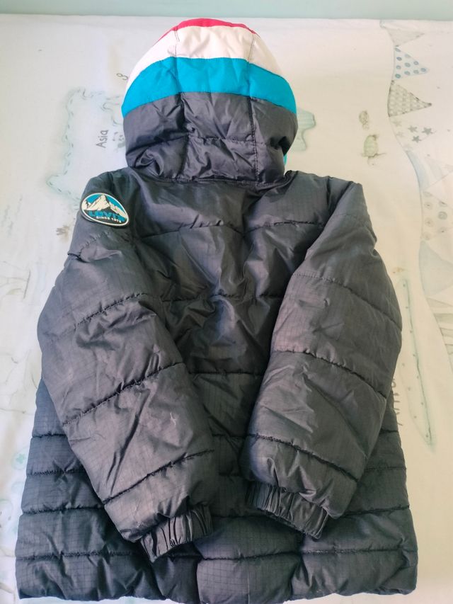 Plumas Levi's con capucha y relleno sintético