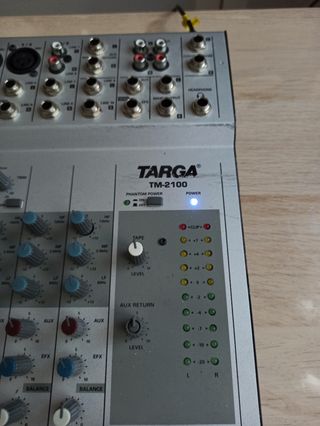 Mesa de mezclas Targa TM-2100