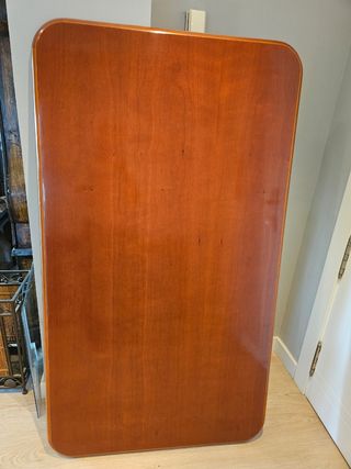 Mesa de salón extensible de madera