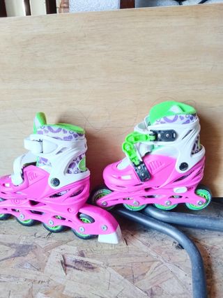 Patines en línea rosas y verdes