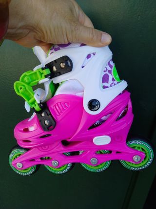 Patines en línea rosas y verdes