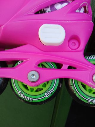 Patines en línea rosas y verdes
